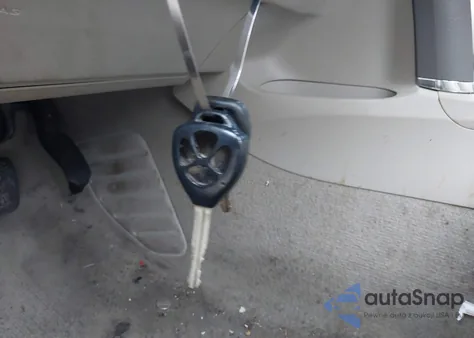 2011 Toyota Camry Le z USA, uszkodzony, nr VIN 4T4BF3EK6BR136178